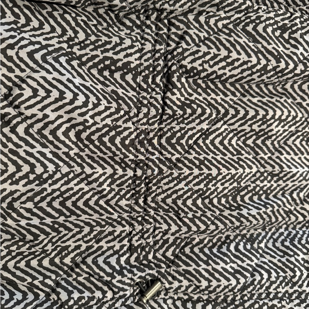 Croft & Barrow Black and Gray Chevron Vest - Picture 5 of 6